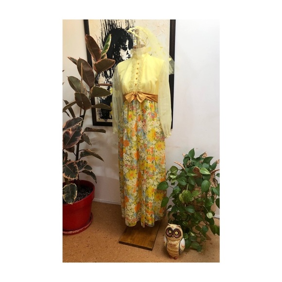 Quirky Bride!!!! Wedding Dress w Veil - Picture 3 of 16